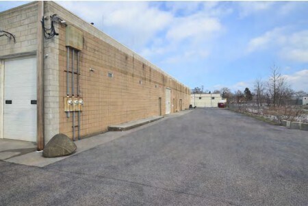 5840-5852 Hubbard Ave, Garden City, MI à vendre - Photo du bâtiment - Image 3 de 8