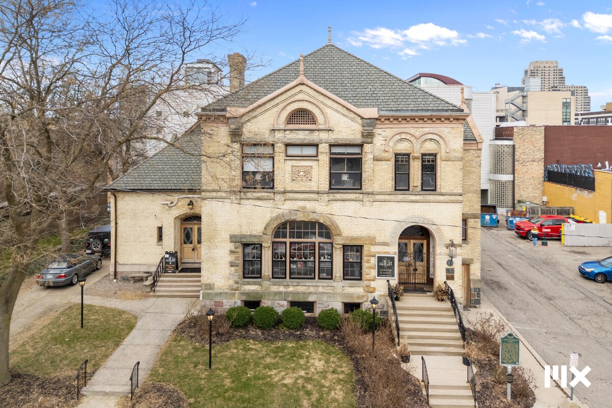 61 Sheldon Blvd SE, Grand Rapids, MI à vendre Photo principale- Image 1 de 28