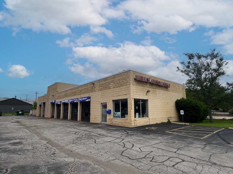 7500 W Layton Ave, Milwaukee, WI for sale - Building Photo - Image 1 of 3