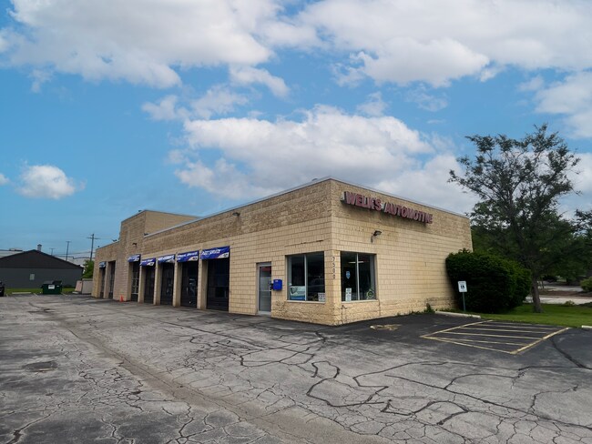 Plus de détails pour 7500 W Layton Ave, Milwaukee, WI - Commerce de détail à vendre