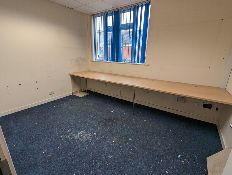 27 Oxford St, Swansea for sale - Interior Photo - Image 3 of 7