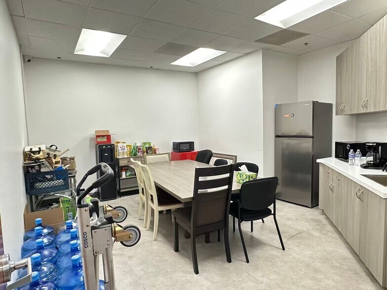 21700 Copley Dr, Diamond Bar, CA à louer - Photo intérieure - Image 3 de 19