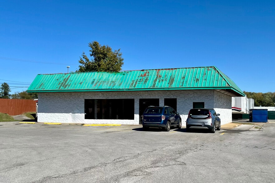 828 N Main St, Franklin, KY for sale - Building Photo - Image 1 of 2