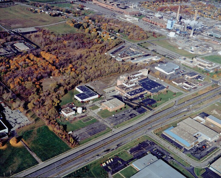 1999 Mt Read Blvd, Rochester, NY à vendre - Photo du bâtiment - Image 1 de 7