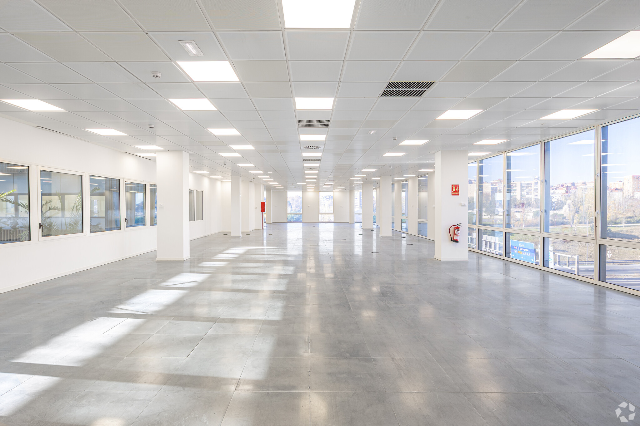 Calle Ribera del Loira, 16 - 18, Madrid, Madrid for lease Interior Photo- Image 1 of 2