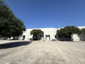 5813 Distribution, San Antonio, TX for lease Interior Photo- Image 2 of 6