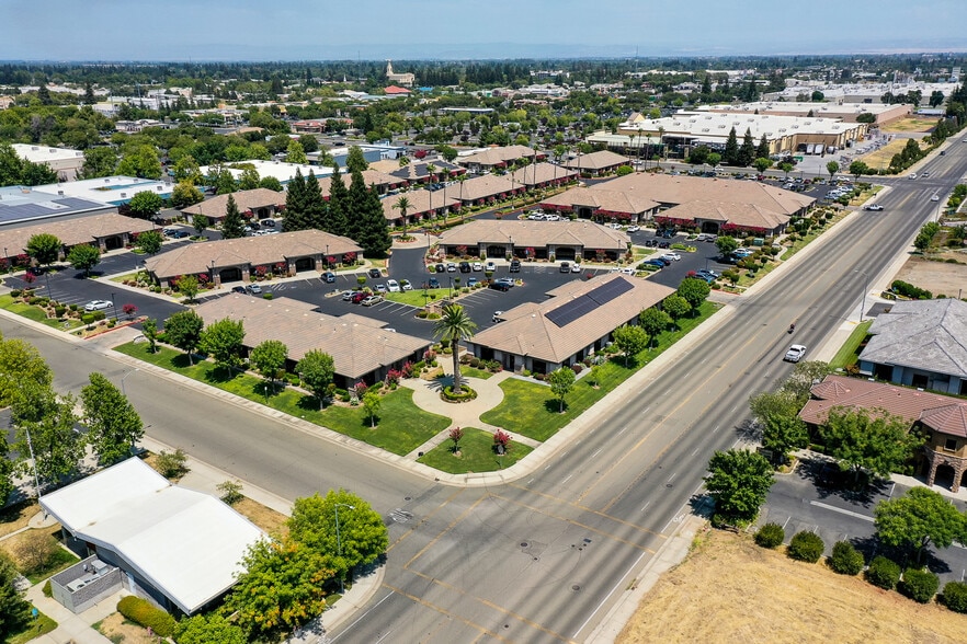 950 Tharp Rd, Yuba City, CA for lease - Building Photo - Image 3 of 7