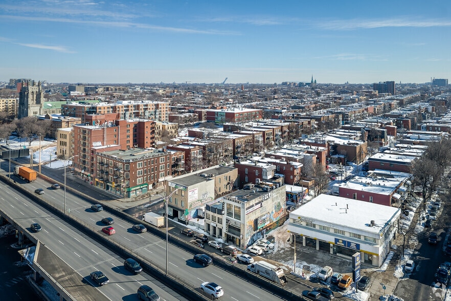 370-372 Boul Crémazie E, Montréal, QC for sale - Aerial - Image 3 of 4