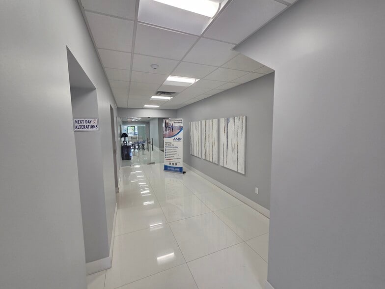 2734 E Oakland Park Blvd, Fort Lauderdale, FL for sale - Building Photo - Image 3 of 17