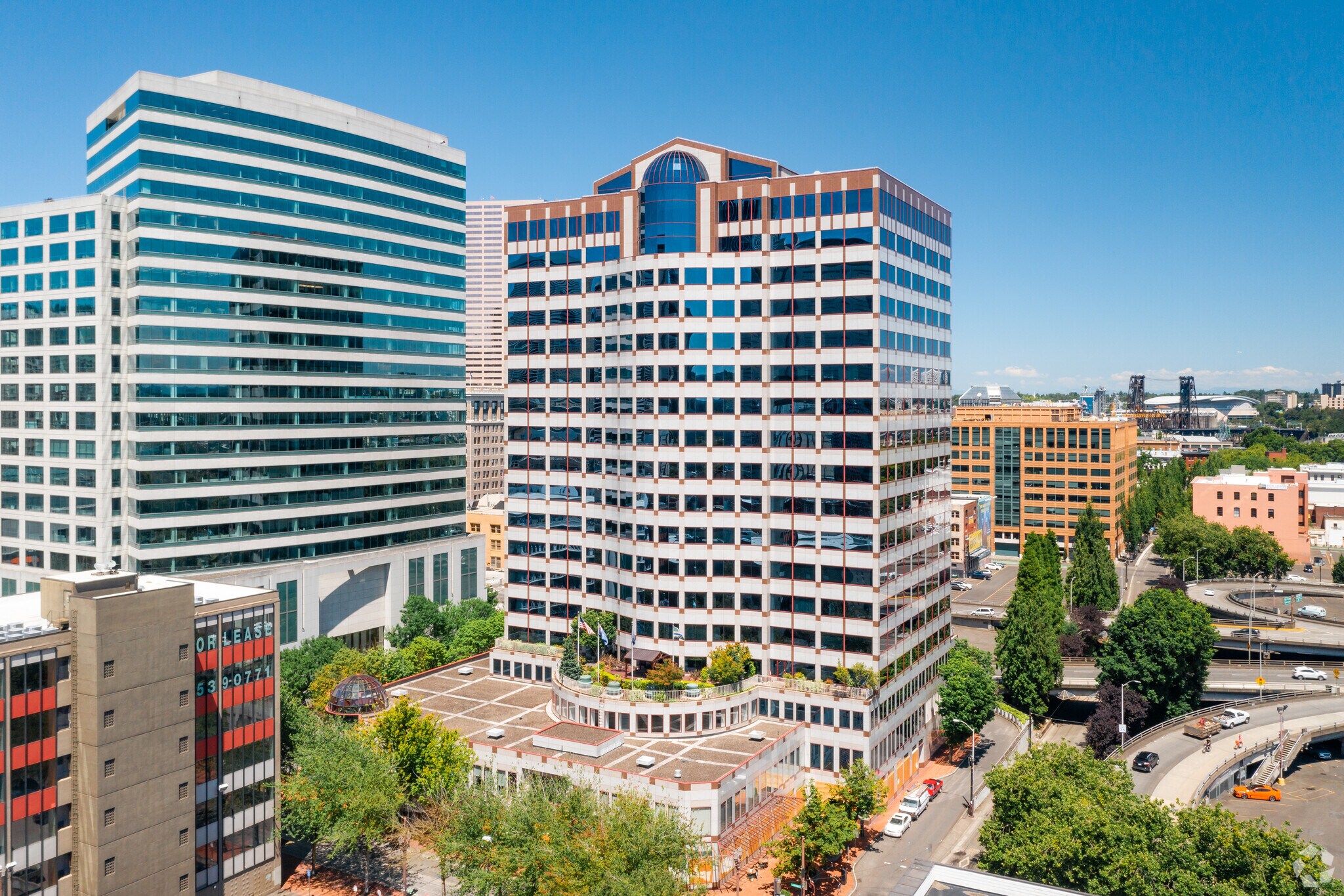 121 SW Morrison St, Portland, OR à louer Photo du bâtiment- Image 1 de 3