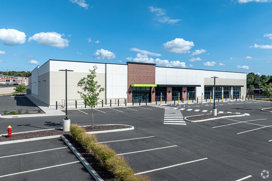 3333 Berlin Tpke, Newington, CT for lease - Primary Photo - Image 1 of 4