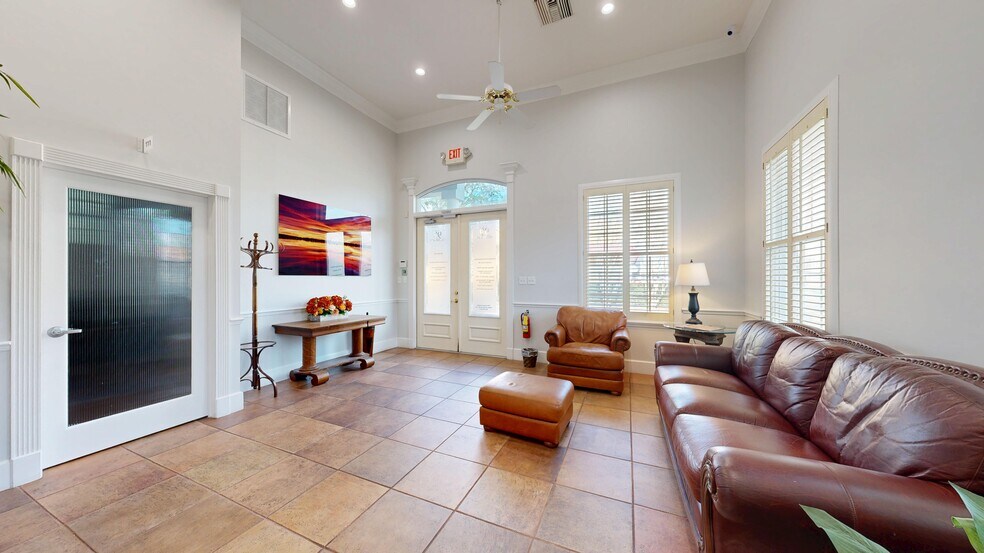 99 6th St SW, Winter Haven, FL à louer - Photo du bâtiment - Image 3 de 17
