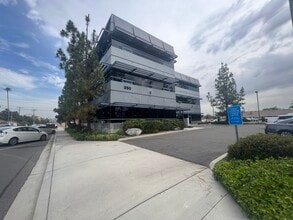 350 W 5th Ave, Escondido, CA à vendre Photo intérieure- Image 1 de 8