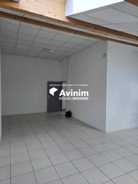 Office in Saint-Brice-sous-Forêt for lease - Interior Photo - Image 3 of 3