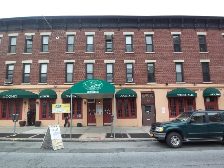 12-23 Jackson Ave, Long Island City, NY à louer - Photo du bâtiment - Image 2 de 7