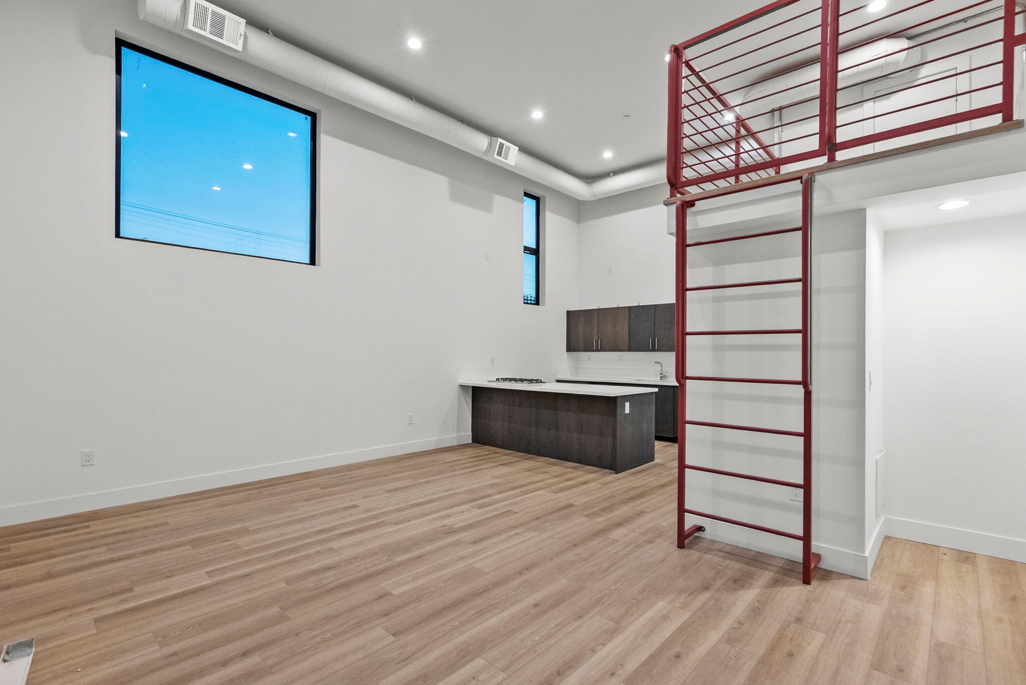 5617 Klump Ave, North Hollywood, CA for lease Interior Photo- Image 1 of 11