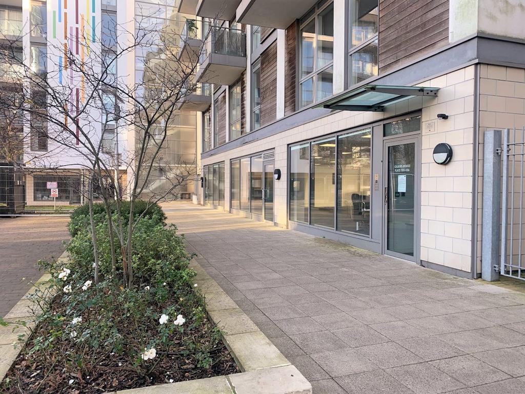 Ealing Rd, Brentford à vendre Photo du bâtiment- Image 1 de 13