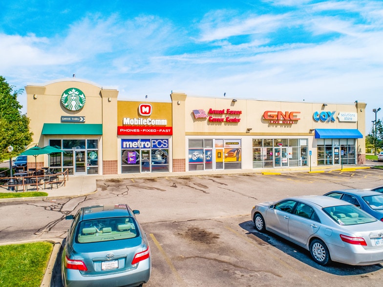 1502-1510 E 17th Ave, Hutchinson, KS for lease - Building Photo - Image 2 of 5