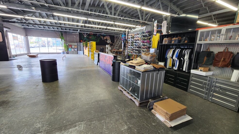 3030 E Pacific Coast Hwy, Long Beach, CA for lease - Interior Photo - Image 2 of 7