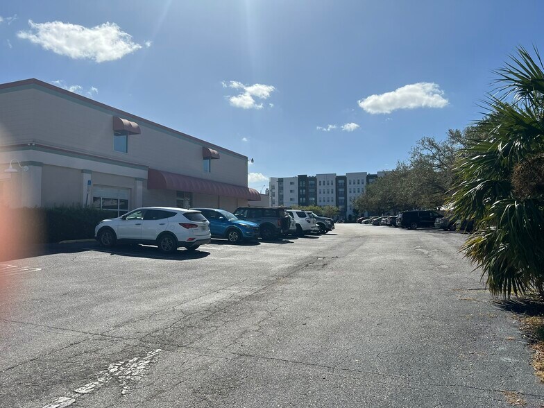 816 Manatee Ave E, Bradenton, FL à louer - Photo du bâtiment - Image 3 de 3