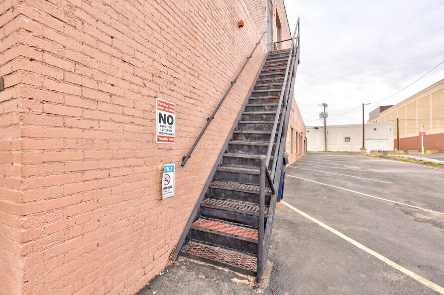 411 NW 5th St, Oklahoma City, OK à vendre - Photo du bâtiment - Image 2 de 32