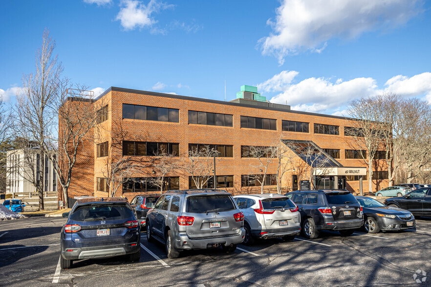 40 Walnut St, Wellesley, MA à louer - Photo du bâtiment - Image 2 de 5