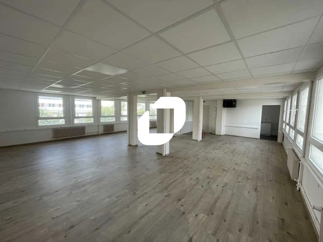 Office in Ivry-sur-Seine for lease Interior Photo- Image 1 of 23