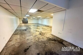 6111-6121 Clark Center Ave, Sarasota, FL à louer Photo du bâtiment- Image 2 de 3