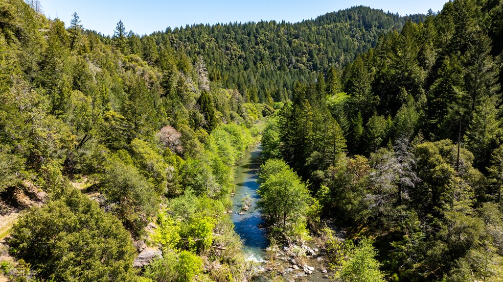 8555 Signal Ridge Road, Philo, CA à vendre - Photo du bâtiment - Image 2 de 35