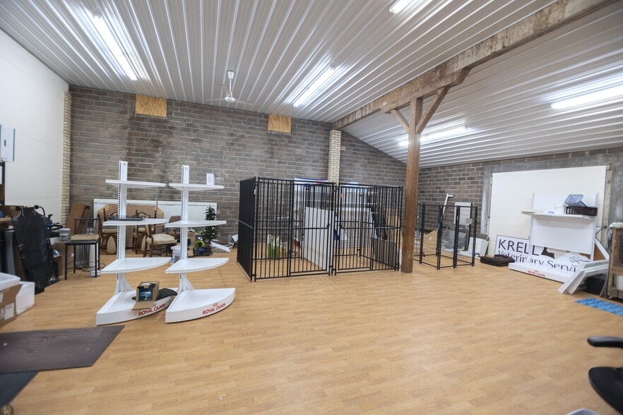 105 Ash Ave NE, Wadena, MN for sale - Interior Photo - Image 2 of 25