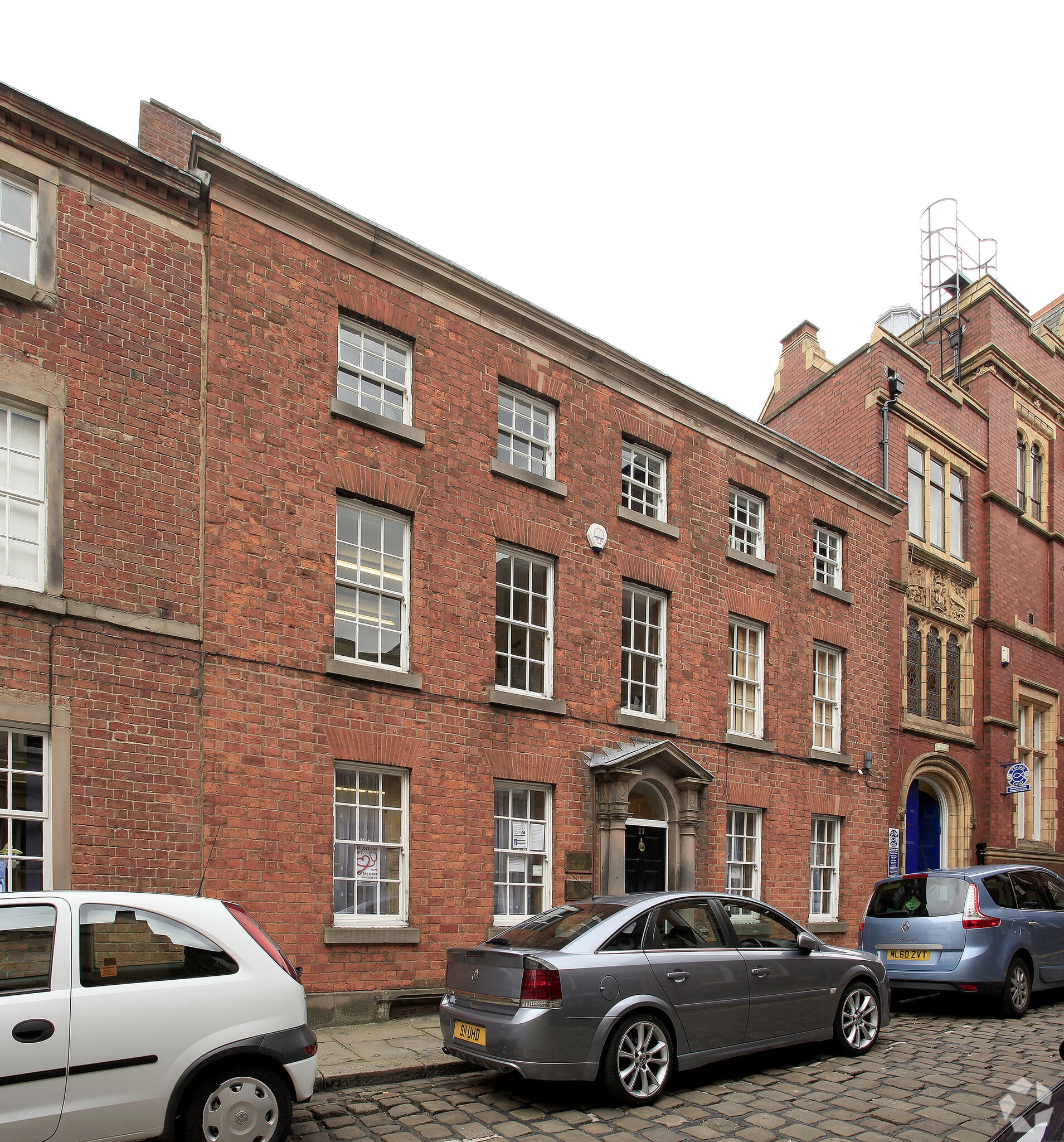 11 Church Ln, Oldham for lease Primary Photo- Image 1 of 3