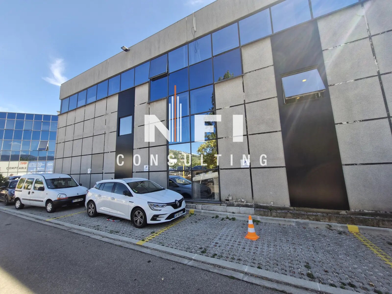 Flex in Nice for lease Building Photo- Image 1 of 4