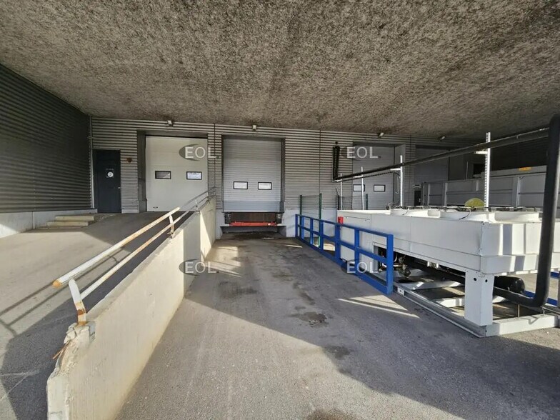 Flex dans Ivry-sur-Seine à louer - Photo du bâtiment - Image 3 de 12