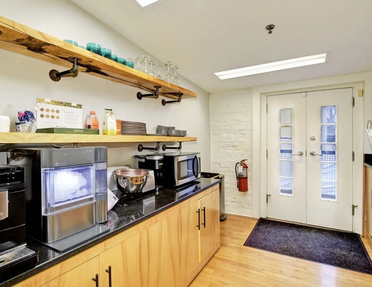438 S 3rd St, Louisville, KY for sale - Interior Photo - Image 2 of 16