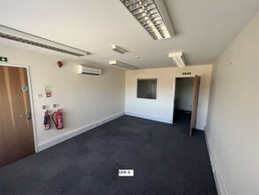 Burrel Rd, St Ives for lease Interior Photo- Image 2 of 5