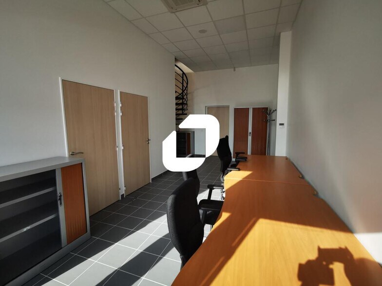 Flex in Collégien for lease - Interior Photo - Image 3 of 5