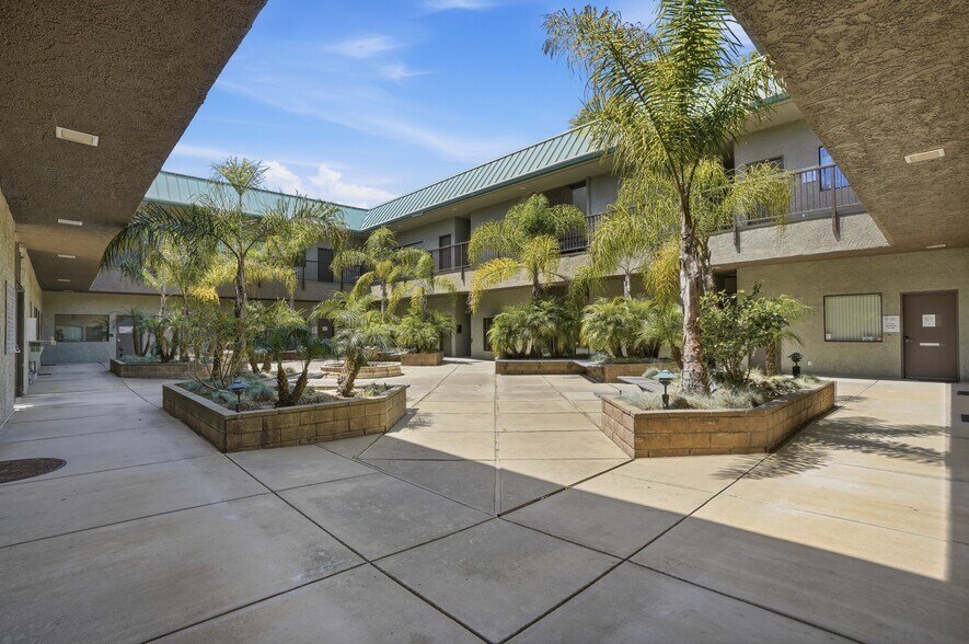 218-222 W Carmen Ln, Santa Maria, CA à louer - Photo du bâtiment - Image 3 de 4