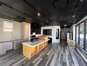 312-326 Peterson Rd, Libertyville, IL for lease Interior Photo- Image 2 of 9