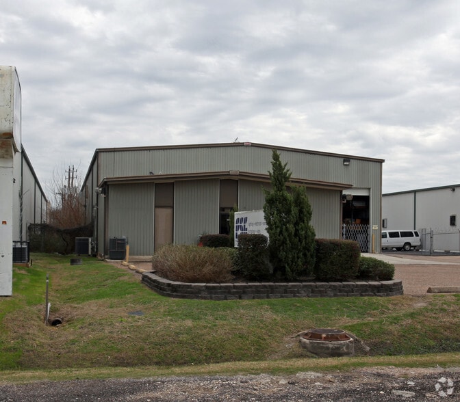 5094 Steadmont Dr, Houston, TX for lease - Building Photo - Image 2 of 6