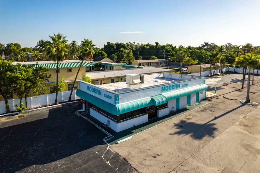 3535 Cleveland Ave, Fort Myers, FL à louer - Photo du bâtiment - Image 2 de 11