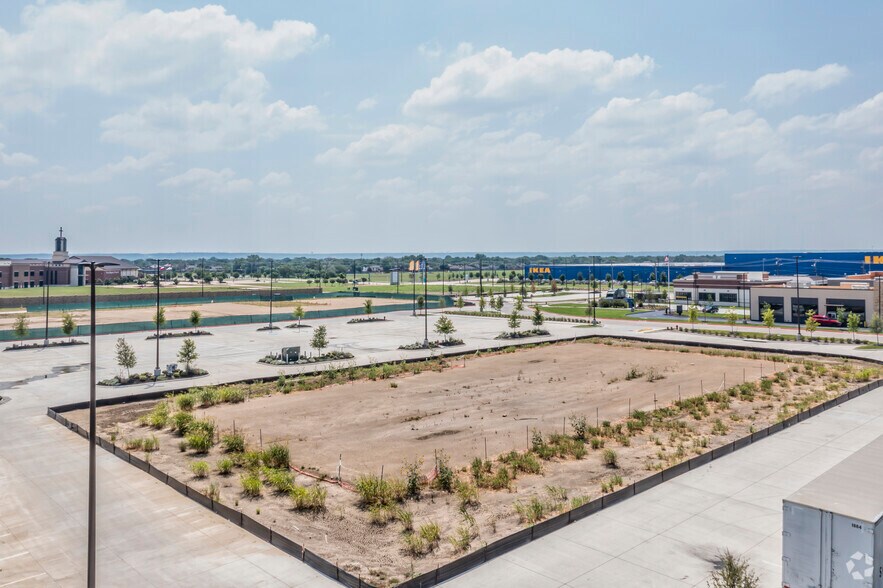 1050 Mayfield Rd, Grand Prairie, TX à louer - Photo du bâtiment - Image 1 de 11