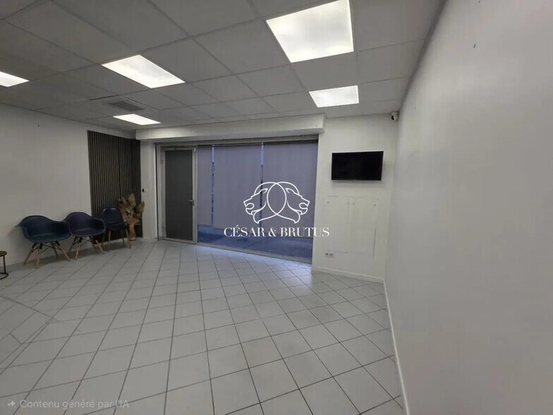 Retail in Villeurbanne for lease - Interior Photo - Image 2 of 6