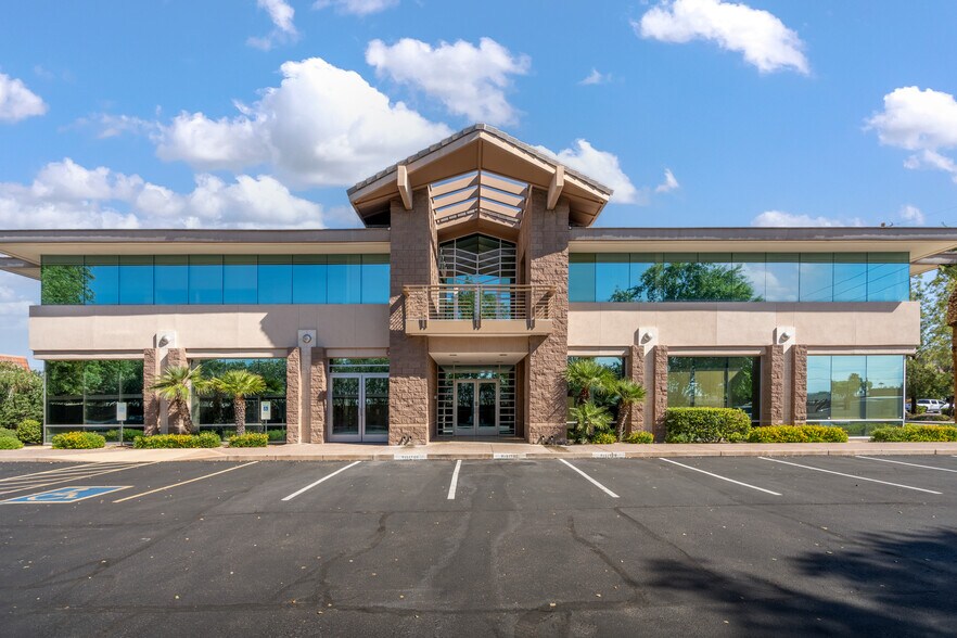 8399 E Indian School Rd, Scottsdale, AZ à louer - Photo du bâtiment - Image 3 de 7