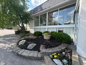 34 Merz Blvd, Akron, OH à louer Photo du bâtiment- Image 2 de 10