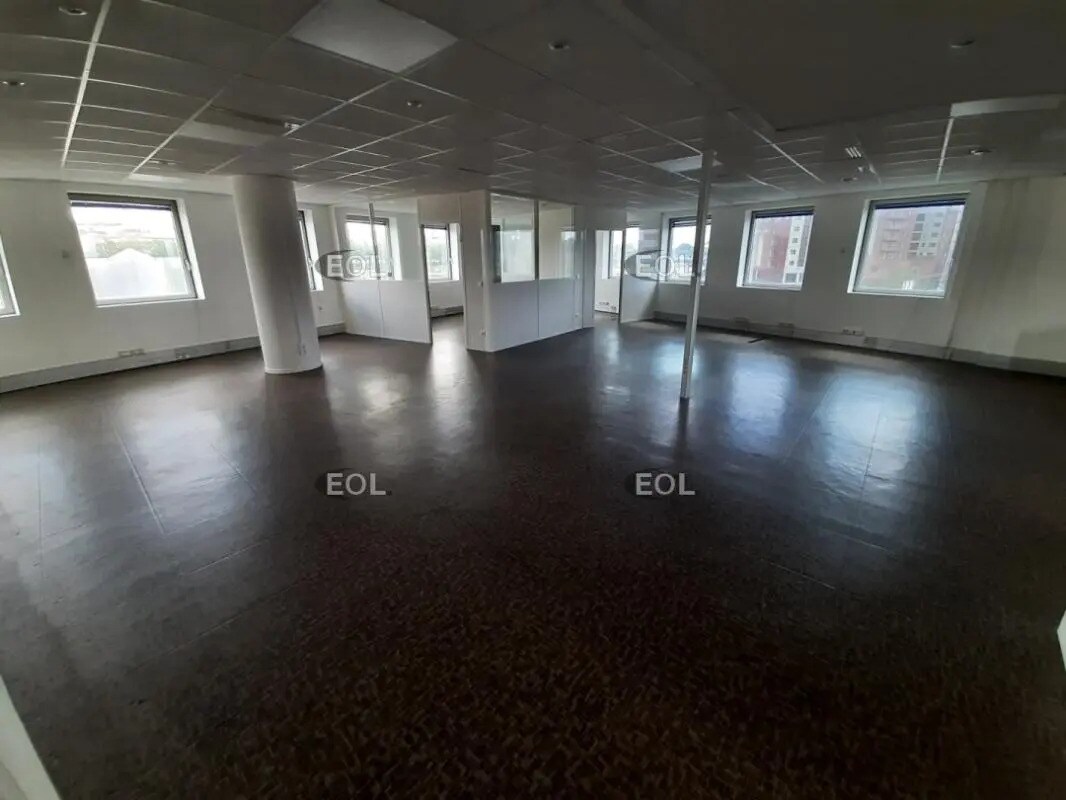 Office in Ivry-sur-Seine for lease Interior Photo- Image 1 of 2