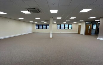 4 Silkwood Ct, Ossett for lease Interior Photo- Image 2 of 3