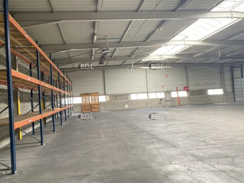 Industrial in Genas for lease - Building Photo - Image 3 of 19