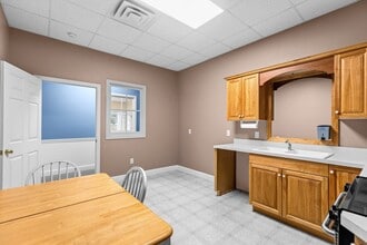 5 Natalie Way, Plymouth, MA for lease Interior Photo- Image 2 of 14