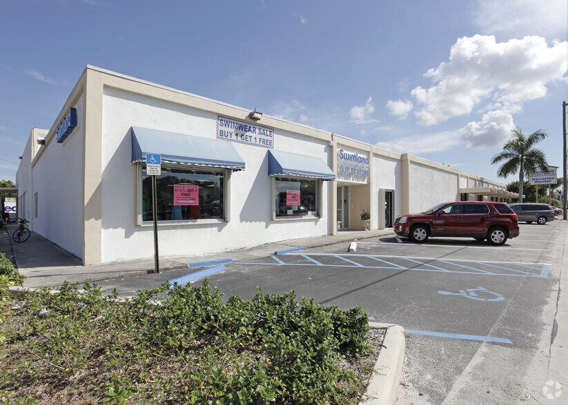 3141 W Hallandale Beach Blvd, Hallandale, FL à louer - Photo du bâtiment - Image 3 de 5