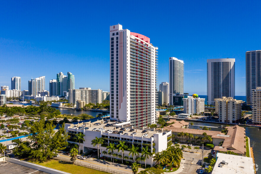 2602 E Hallandale Beach Blvd, Hallandale Beach, FL à vendre - Photo principale - Image 1 de 1